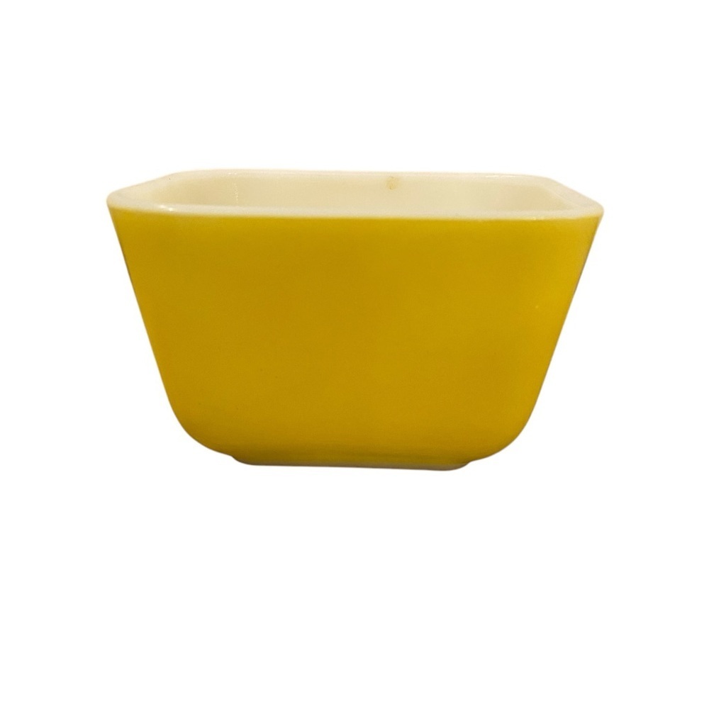 Pyrex Vintage 501 B 1 1/2 Measuring Cup Yellow Small Made In USA